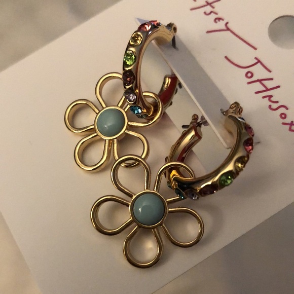 Betsey Johnson Love Fest Huggie Hoop Earrings With Open Frame Daisy Charm NWT - Picture 6 of 14